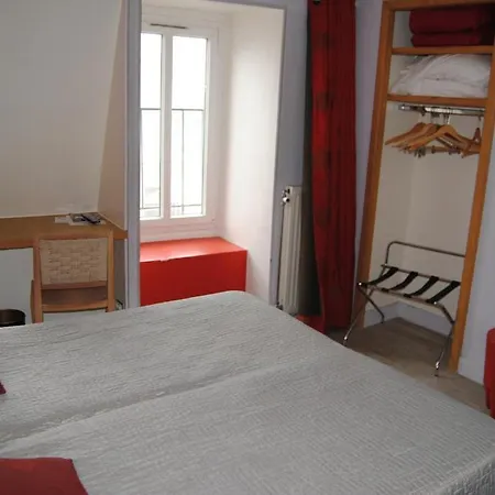 Enghien Apartment *