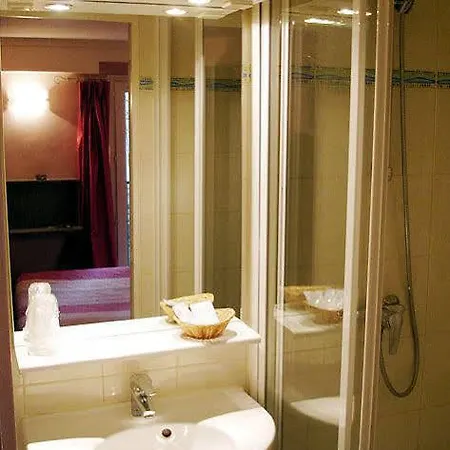 Enghien Apartment *